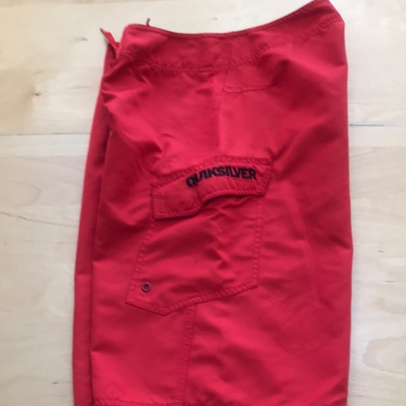 Quicksilver‎ red mens swimsuit trunk size 30 used - Picture 1 of 4